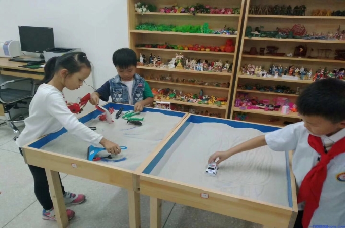 心理咨询沙盘：儿童心理治疗的强大助力